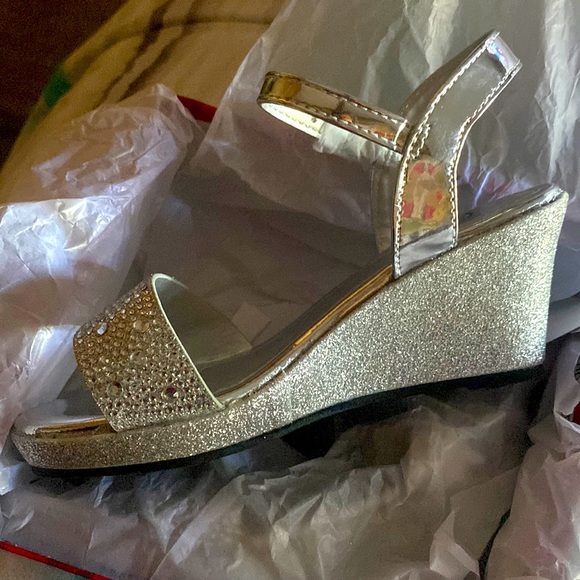 Chelsea Moreland little girls wedges - Picture 1 of 1